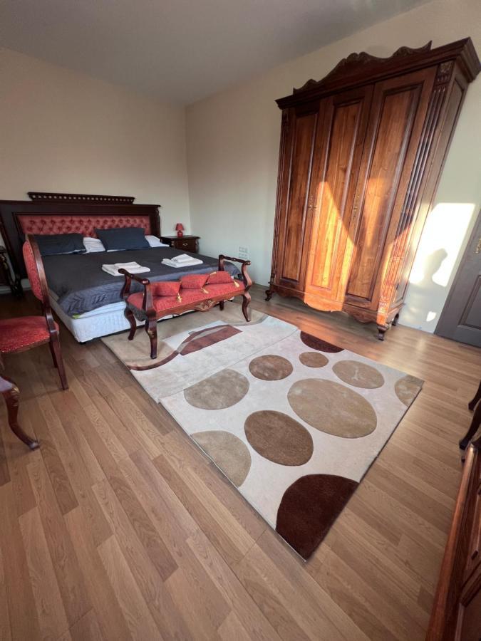 Dalv - Fairy Tale In Old Apartament
