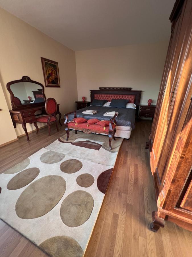 Dalv - Fairy Tale In Old Apartament *